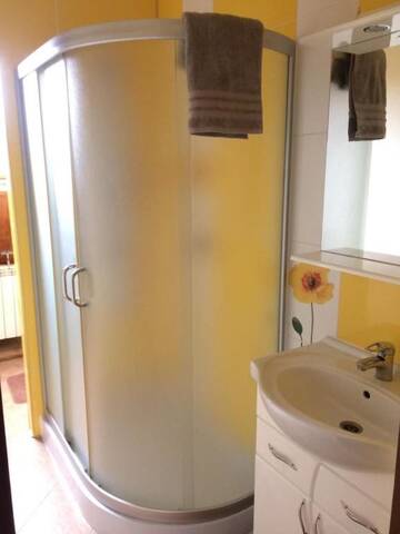 Фото номера Большой двухместный номер с 1 кроватью Гостевой дом Guest house on Ivana Franka г. Novyye Petrovtsy 9
